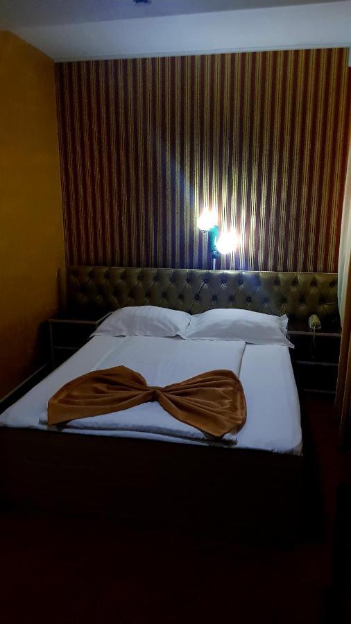 Asia Hotel ทาร์กู จิอู ภายนอก รูปภาพ