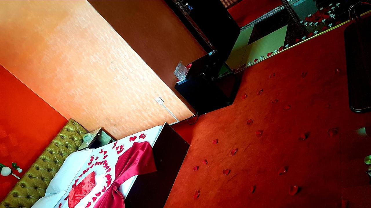 Asia Hotel ทาร์กู จิอู ภายนอก รูปภาพ