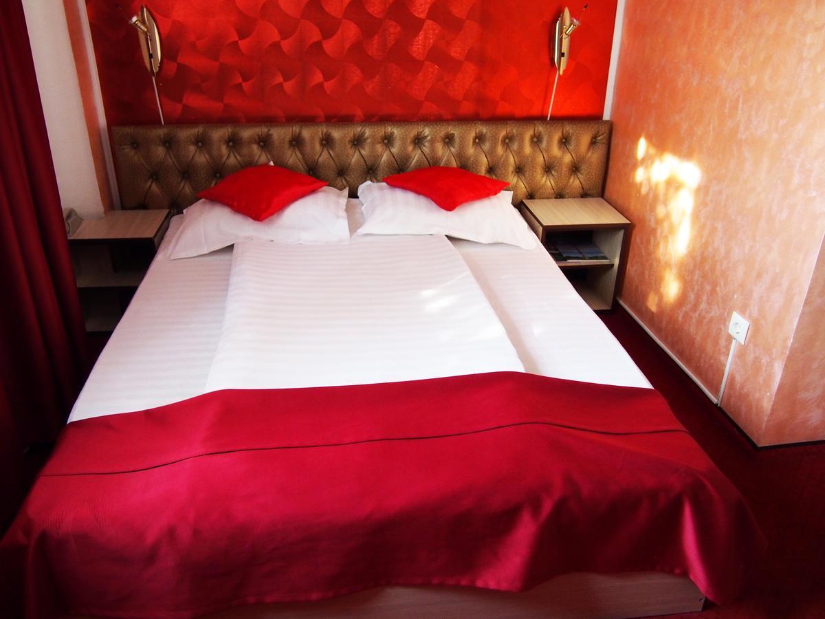 Asia Hotel ทาร์กู จิอู ภายนอก รูปภาพ