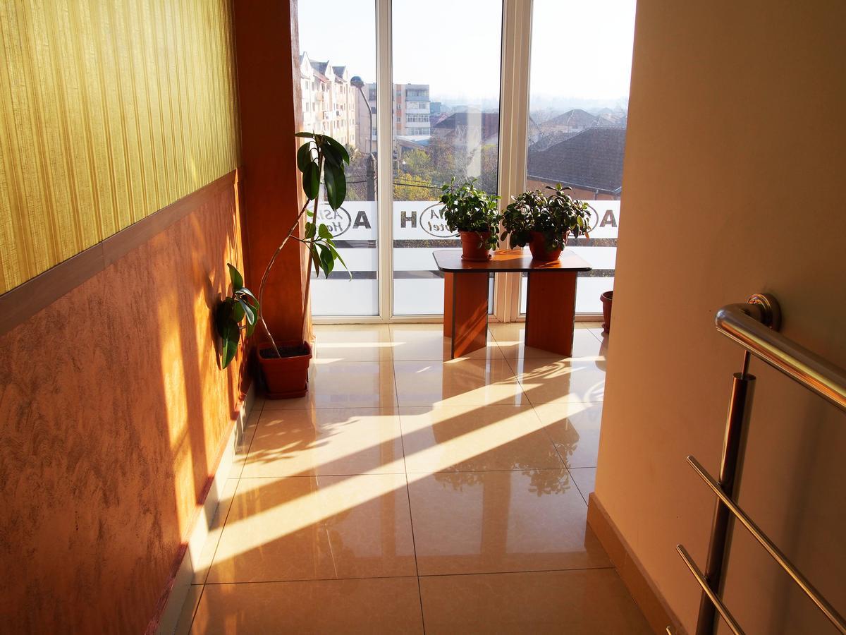 Asia Hotel ทาร์กู จิอู ภายนอก รูปภาพ