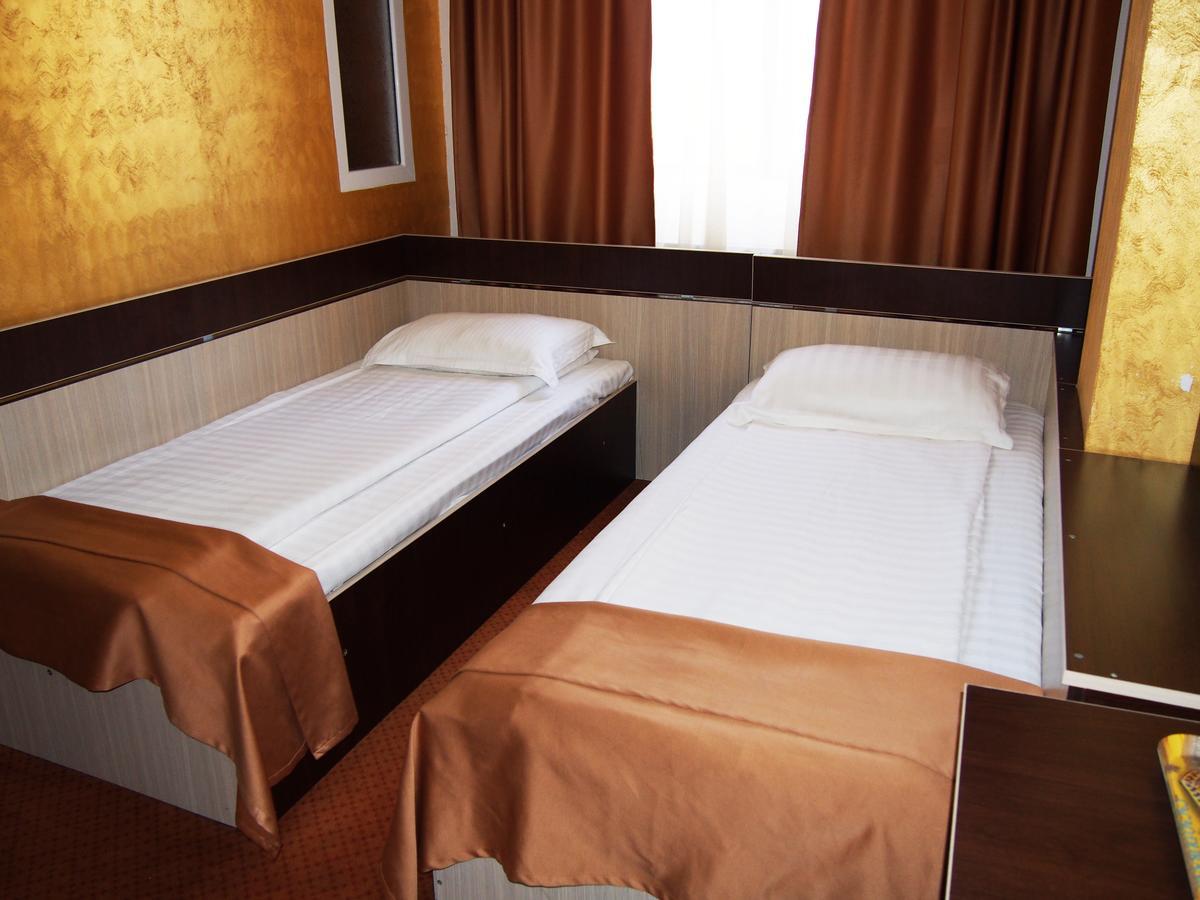 Asia Hotel ทาร์กู จิอู ภายนอก รูปภาพ